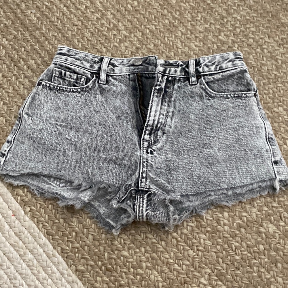 cute pacsun whitewashed shorts